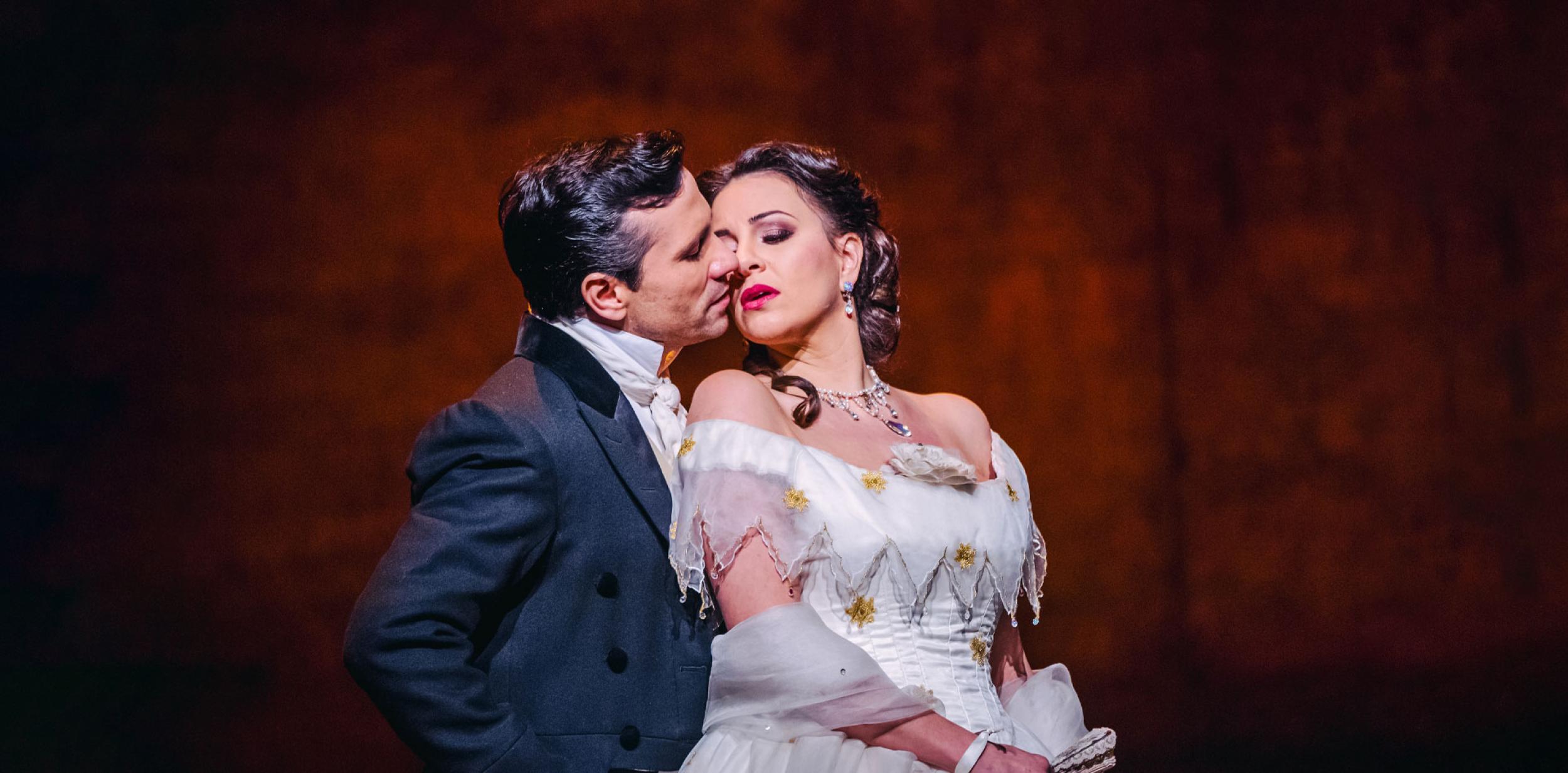 La traviata opera performers embracing