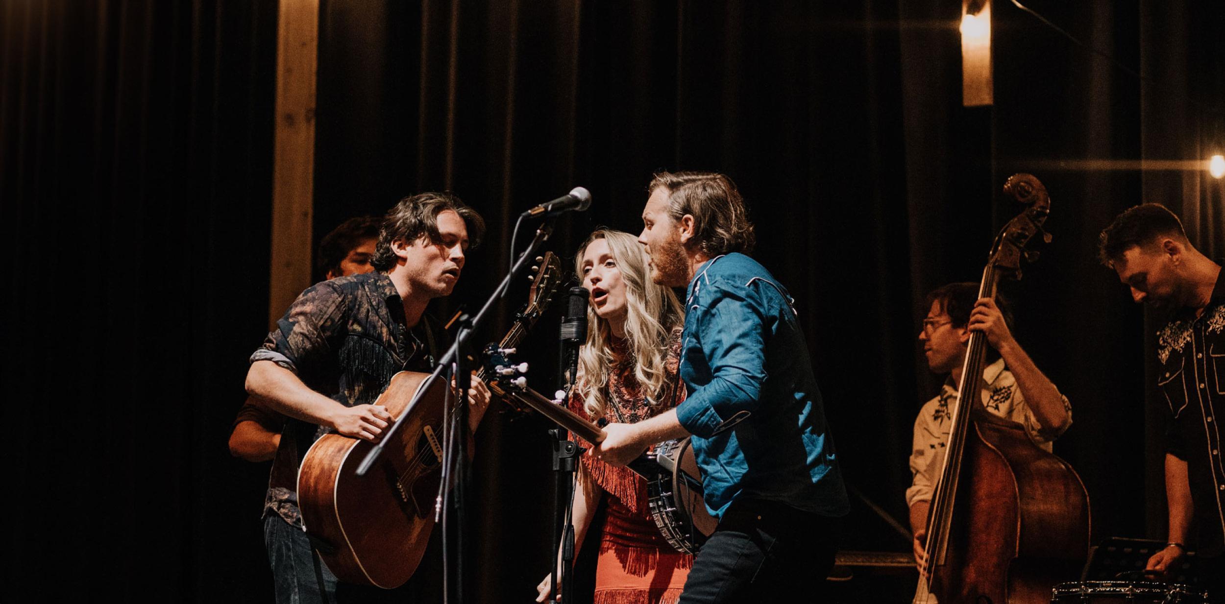 A country music band