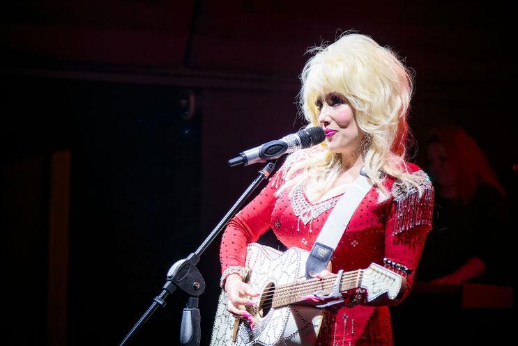 Dolly Parton impersonator