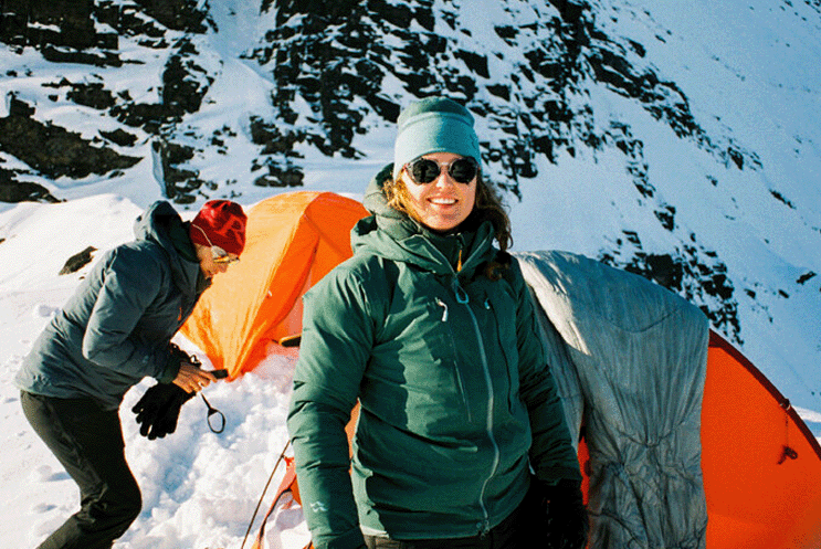 Adventurers setting up a tenet in the Arctic